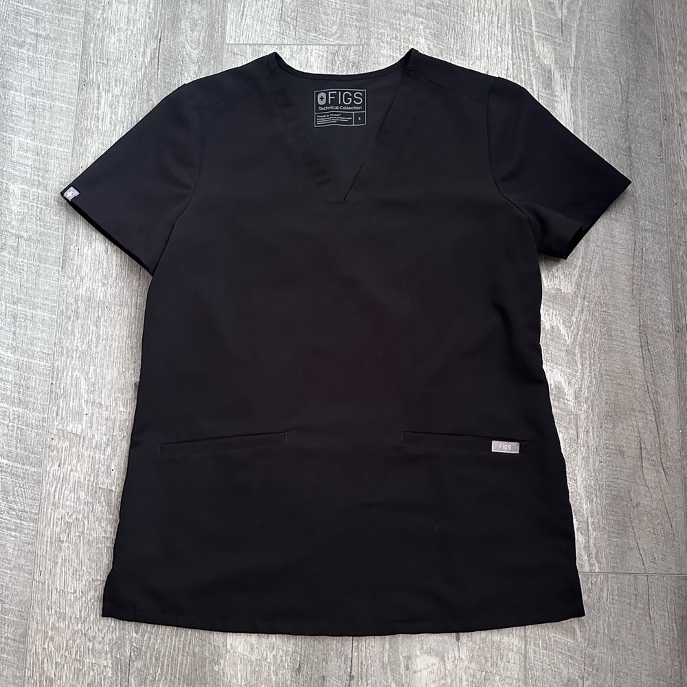 FIGS Casma Three-Pocket Scrub Top